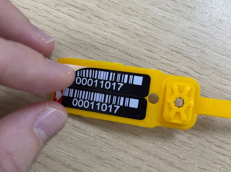 duplicated counterpart labels on security seals